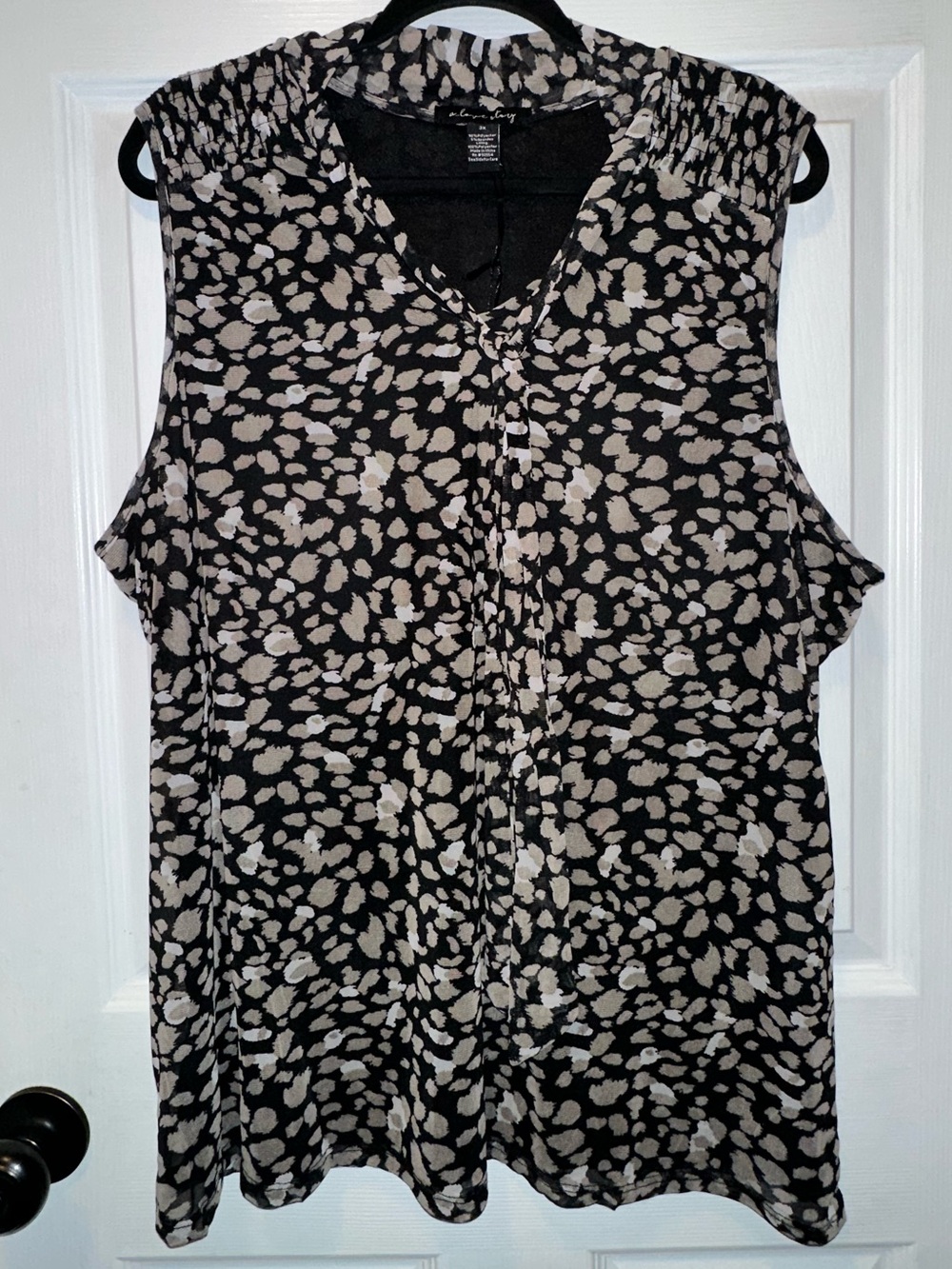 Sleeveless Black & Cream Printed V-Neck Blouse Women’s Plus Size 3X